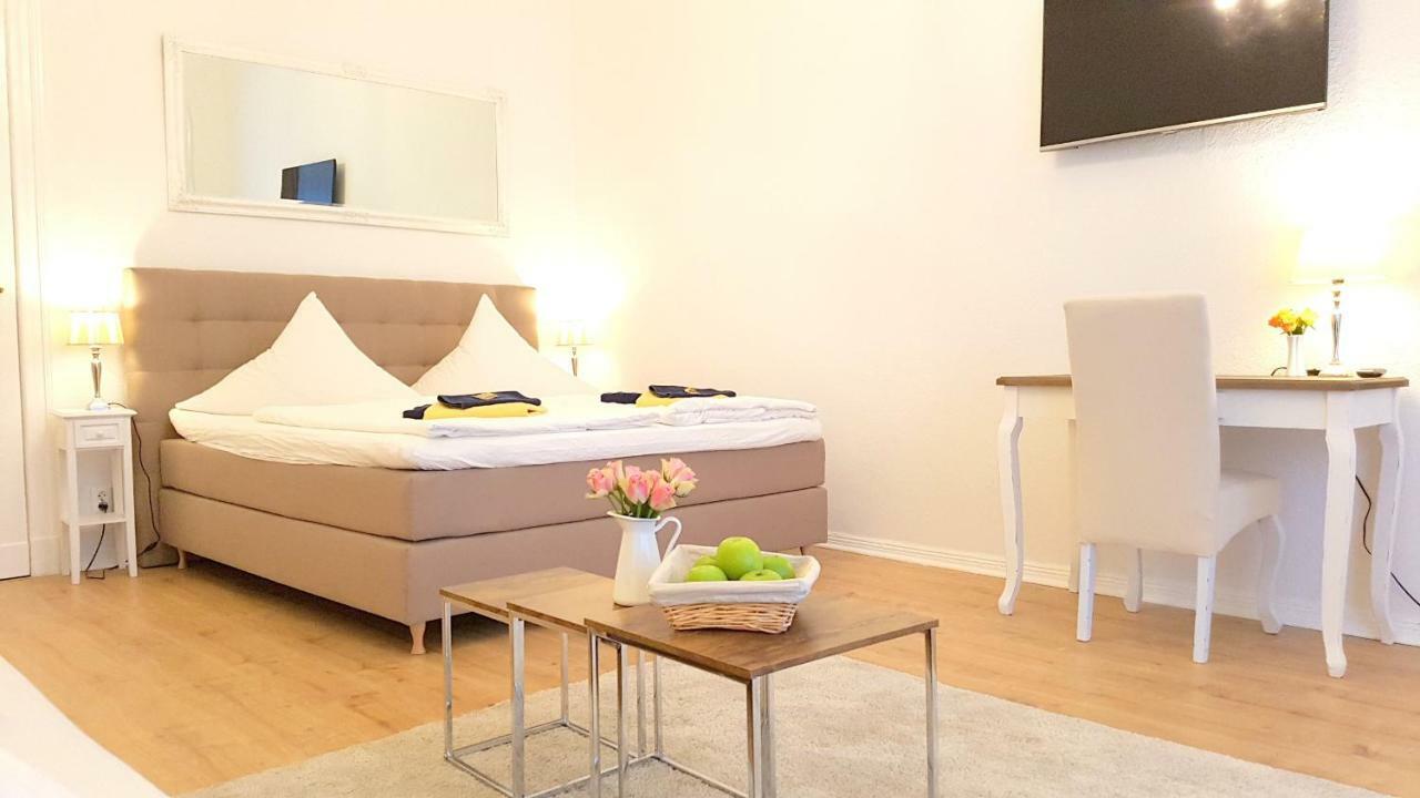 Kvh By Rockchair Apartments L Superhost Status L Boxspringbett Am Schloss Charlottenburg Welcomes You! Berlin Exteriör bild