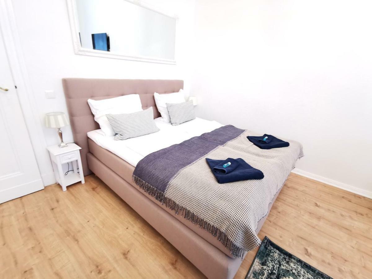 Kvh By Rockchair Apartments L Superhost Status L Boxspringbett Am Schloss Charlottenburg Welcomes You! Berlin Exteriör bild