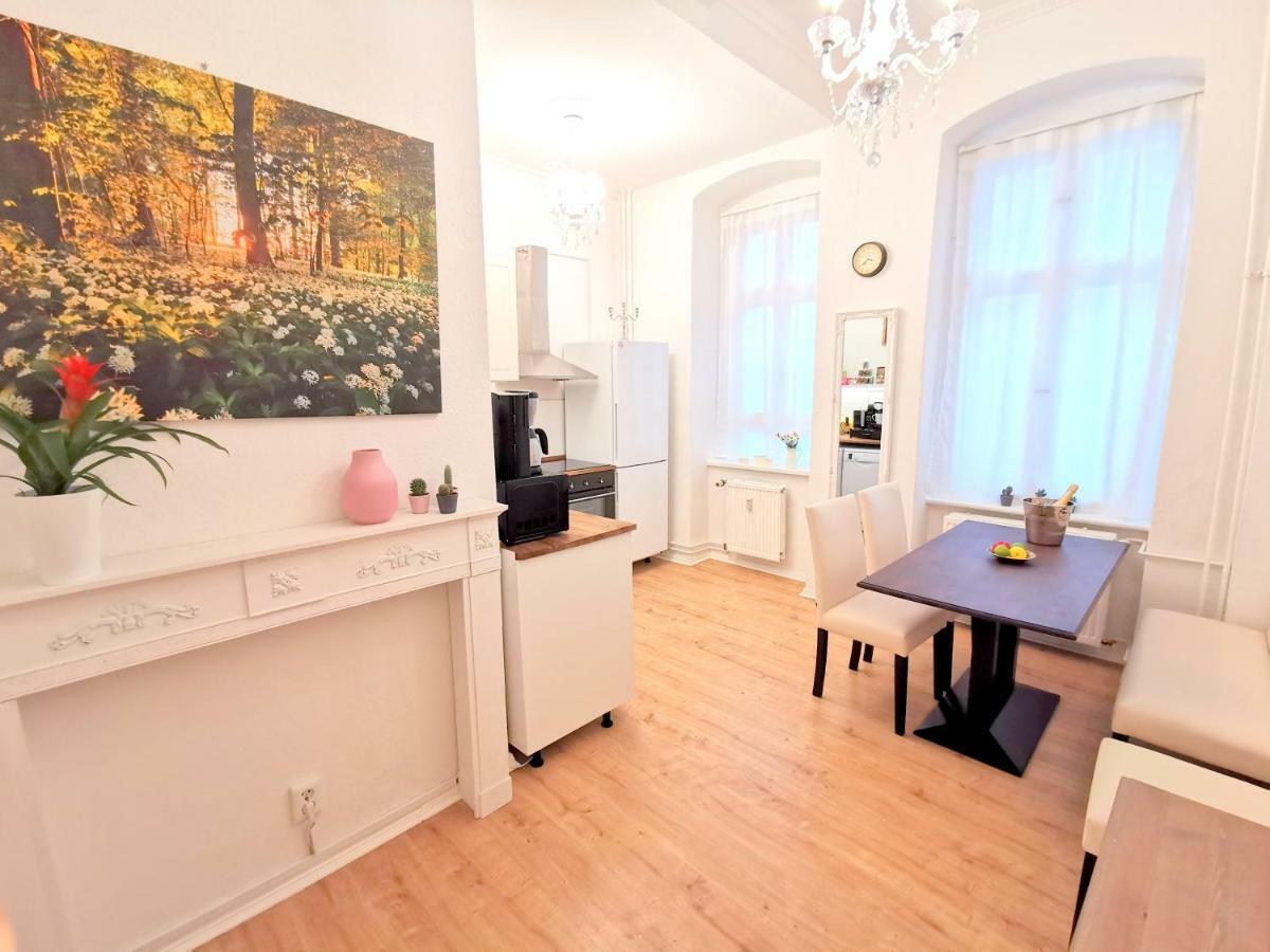 Kvh By Rockchair Apartments L Superhost Status L Boxspringbett Am Schloss Charlottenburg Welcomes You! Berlin Exteriör bild