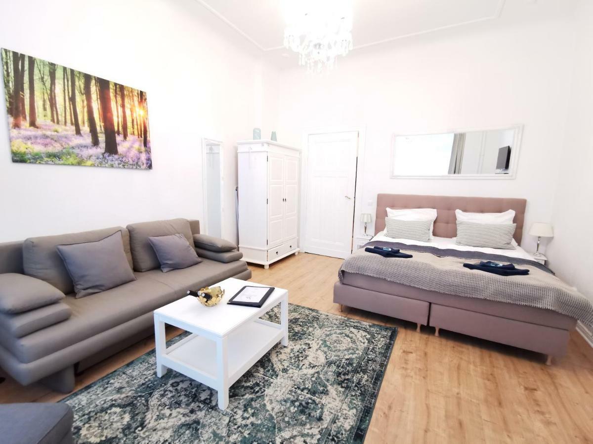 Kvh By Rockchair Apartments L Superhost Status L Boxspringbett Am Schloss Charlottenburg Welcomes You! Berlin Exteriör bild