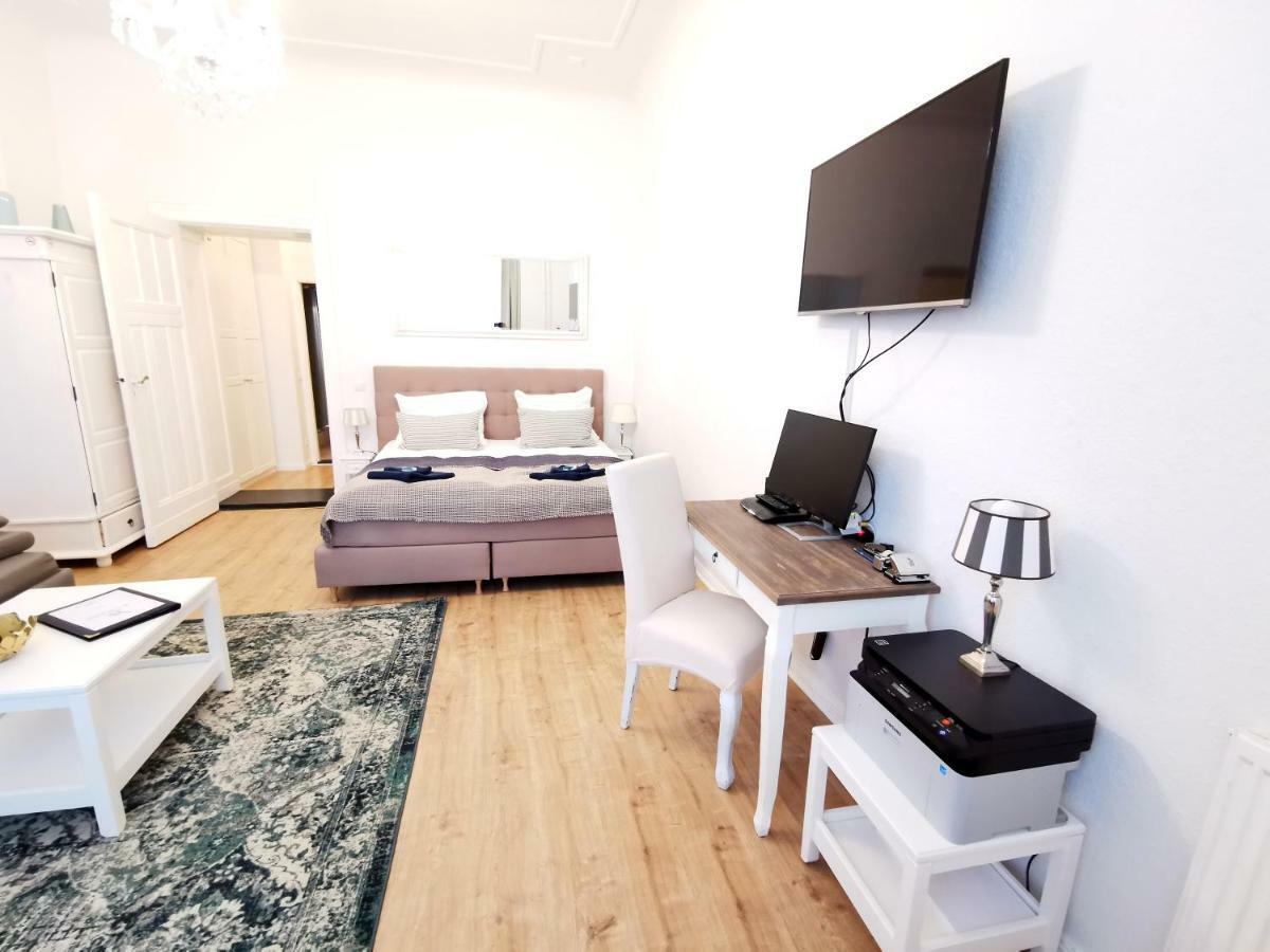 Kvh By Rockchair Apartments L Superhost Status L Boxspringbett Am Schloss Charlottenburg Welcomes You! Berlin Exteriör bild